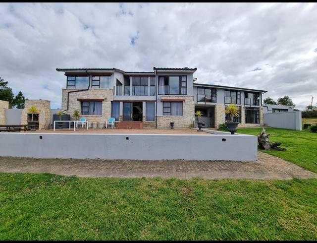 8 BEDROOM HOUSE FOR SALE IN GROOT BRAKRIVIER RURAL